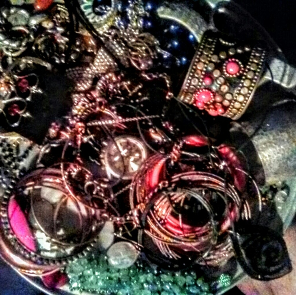 Large Lot of mixed Jewlery!